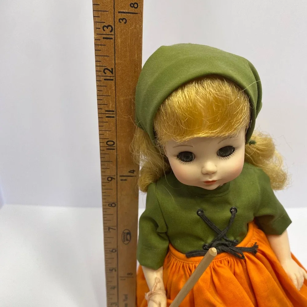 Madame Alexander Poor Cinderella Doll Excellent Vintage Broom Sleepy Eyes